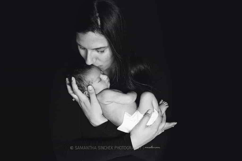 newborn pictures in cincinnati ohio with samantha sinchek