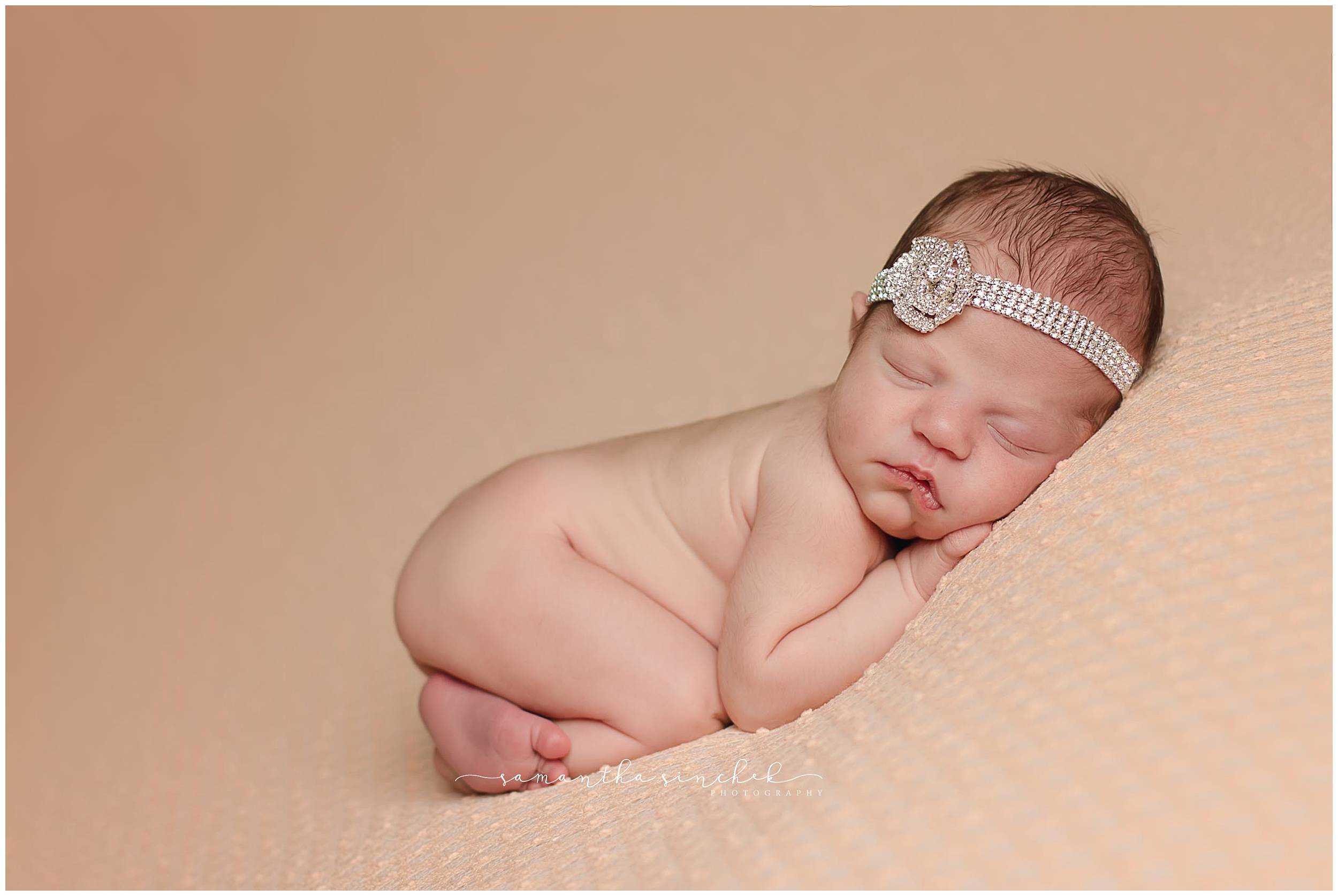 best cincinnati newborn photographer captures sleeping newborn at her reading home