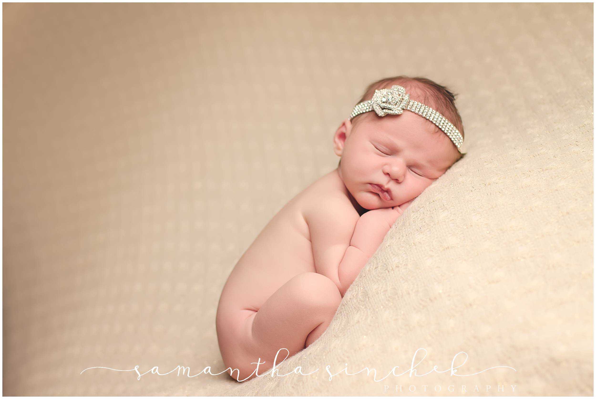 premier cincinnati newborn baby photographer posed session at samantha sinchek photography