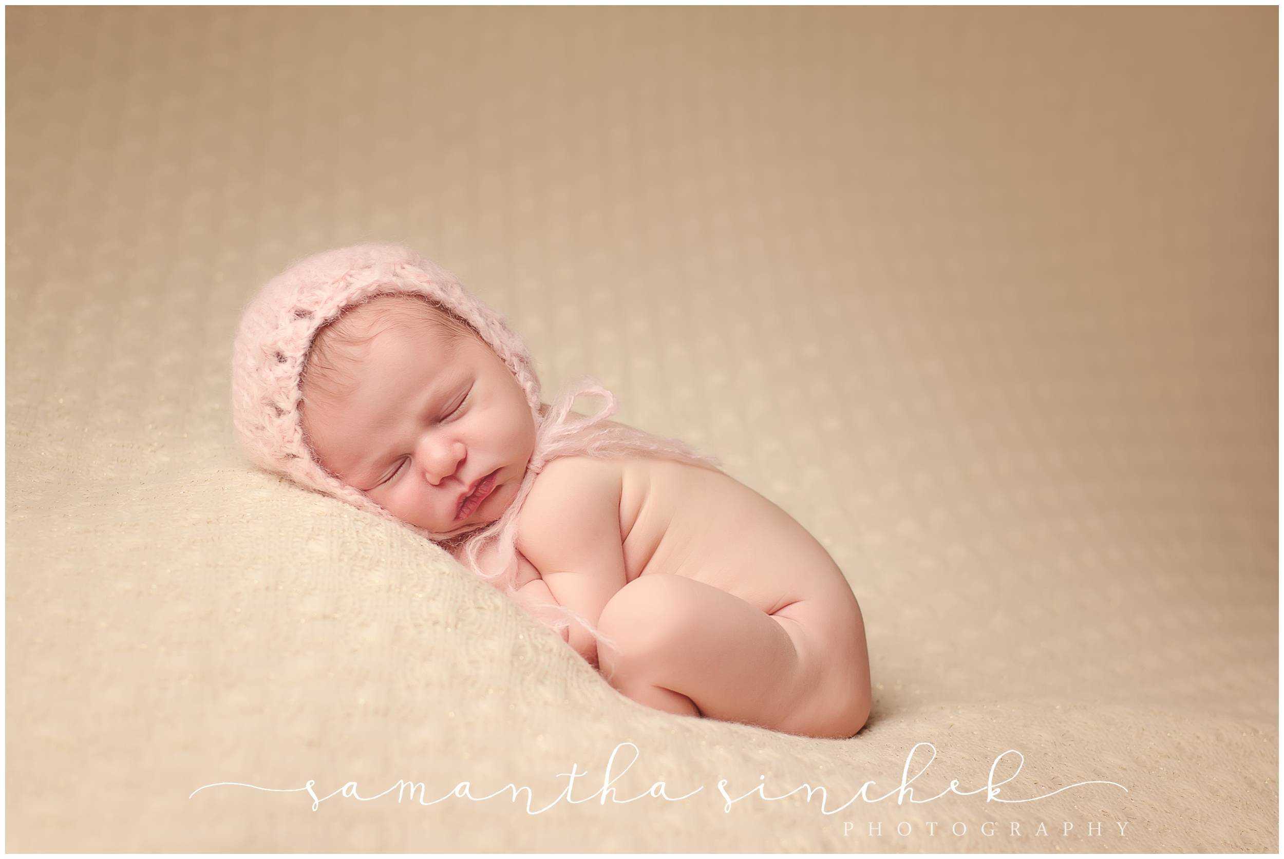 premier cincinnati newborn baby photographer posed session at samantha sinchek photography