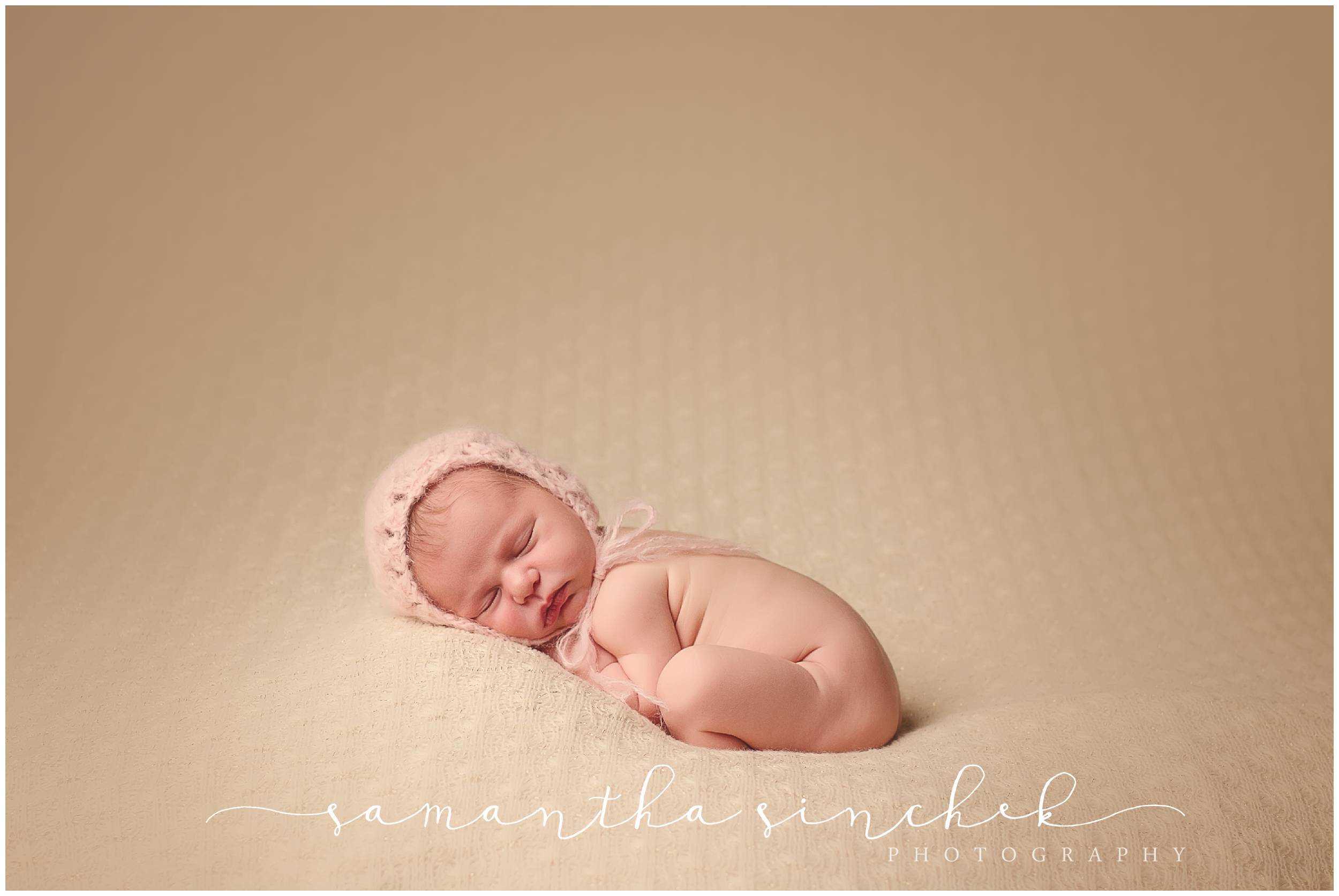 premier cincinnati newborn baby photographer posed session at samantha sinchek photography