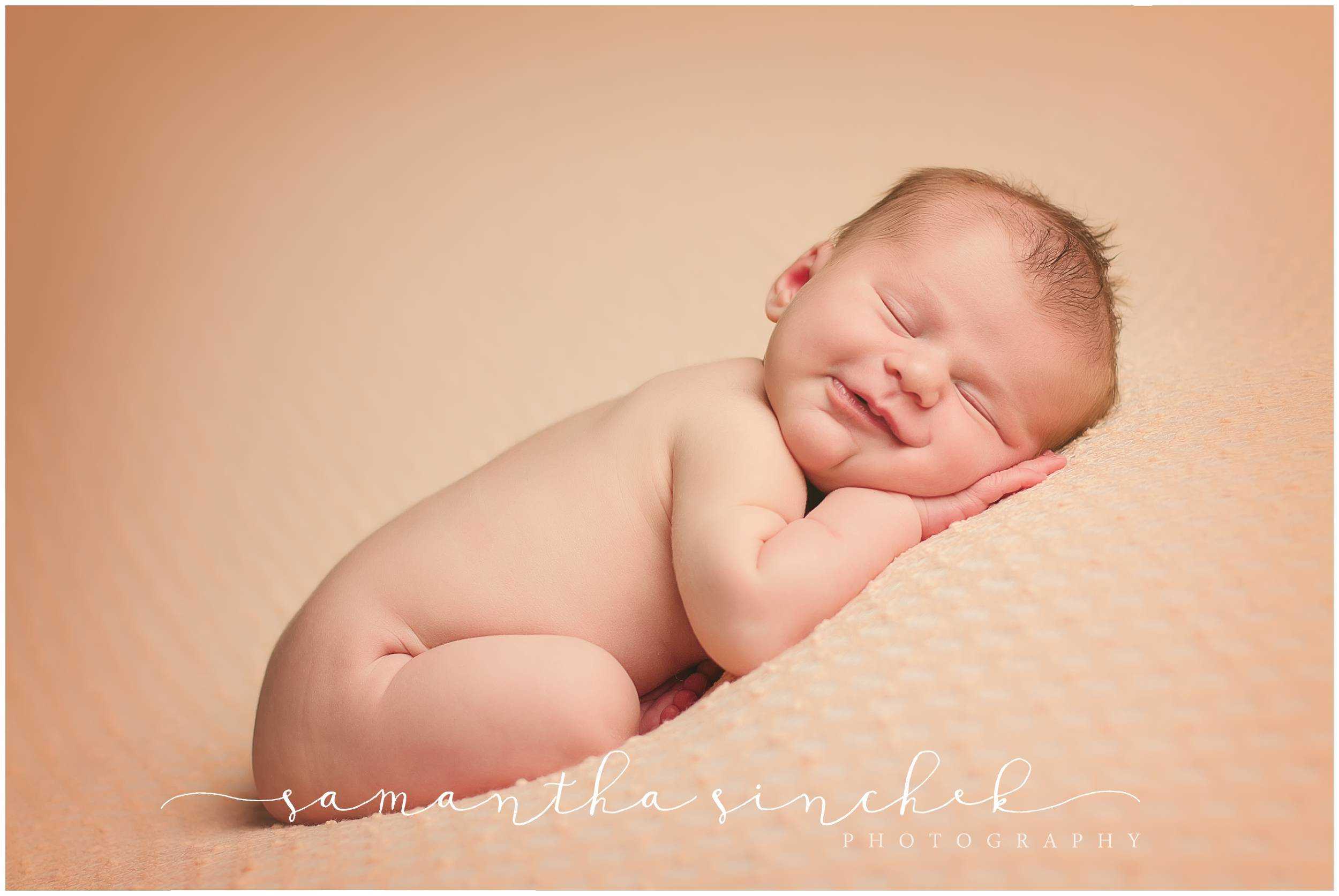 premier cincinnati newborn baby photographer posed session at samantha sinchek photography