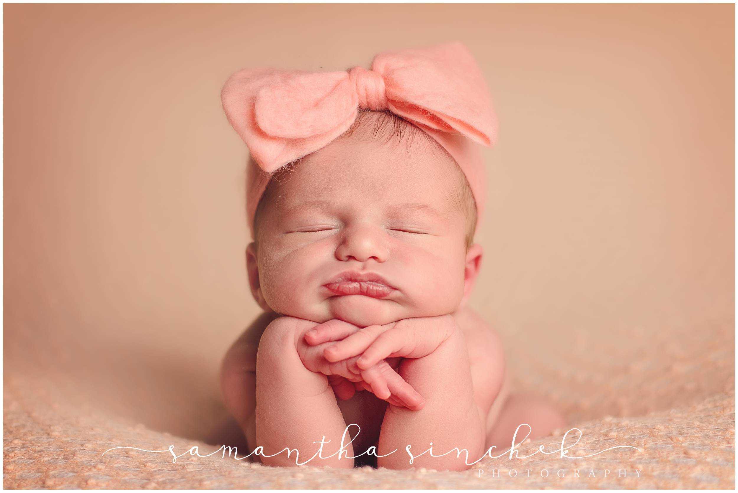 premier cincinnati newborn baby photographer posed session at samantha sinchek photography