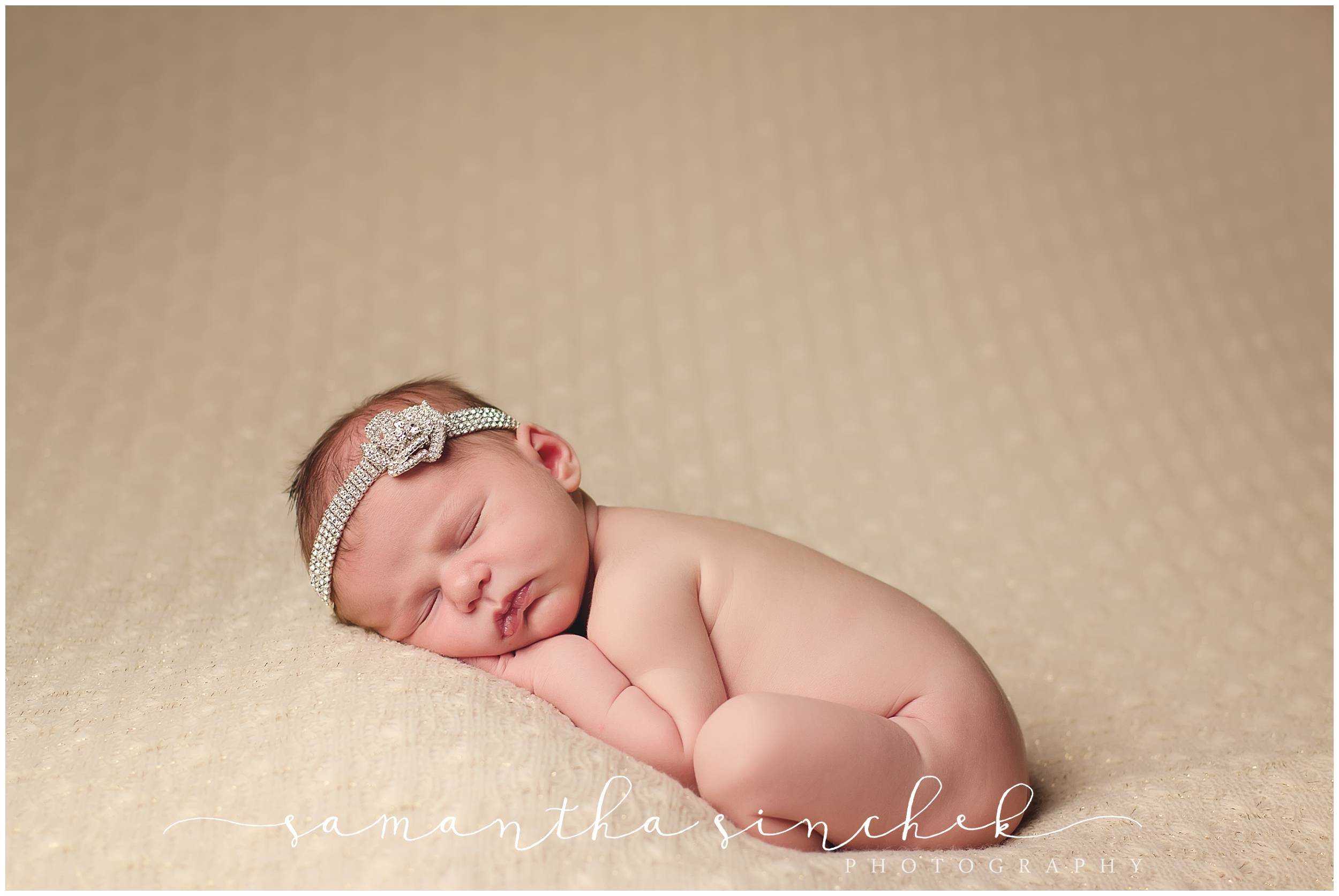 premier cincinnati newborn baby photographer posed session at samantha sinchek photography