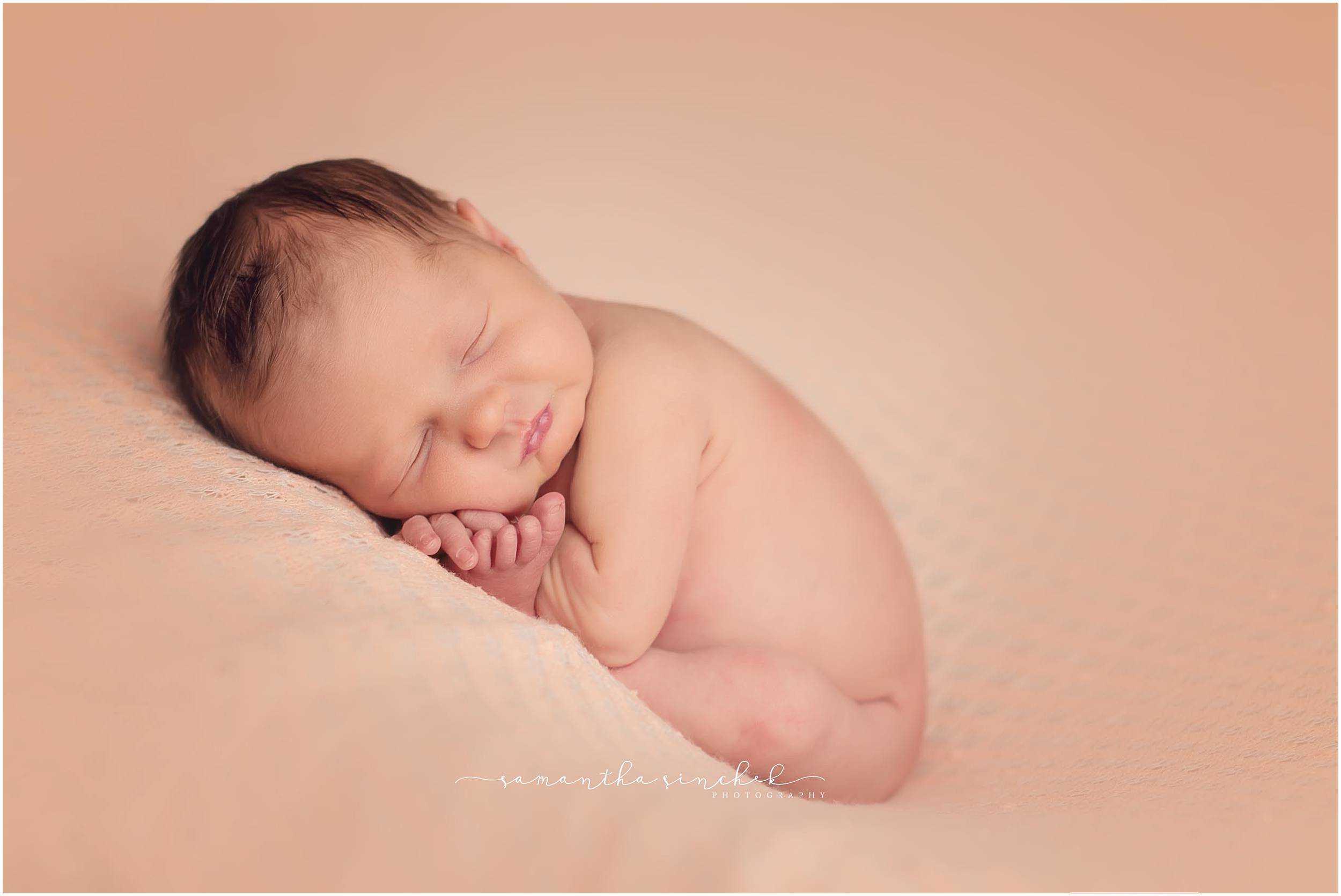 newborn photographer in cincinnati samantha sinchek baby