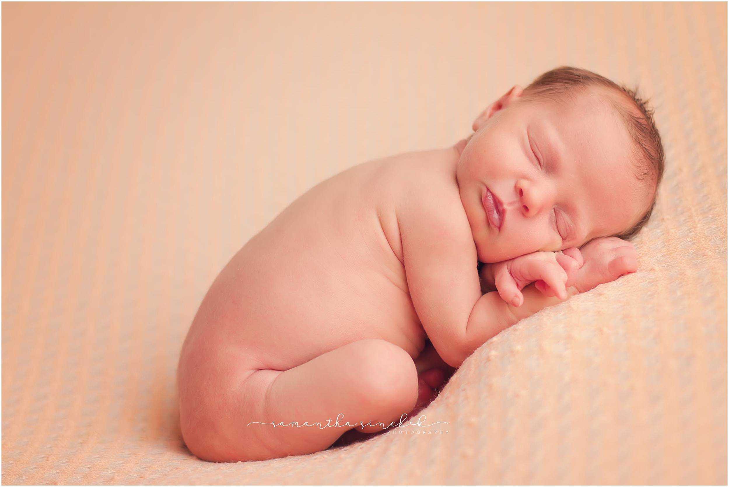 newborn photographer in cincinnati samantha sinchek baby