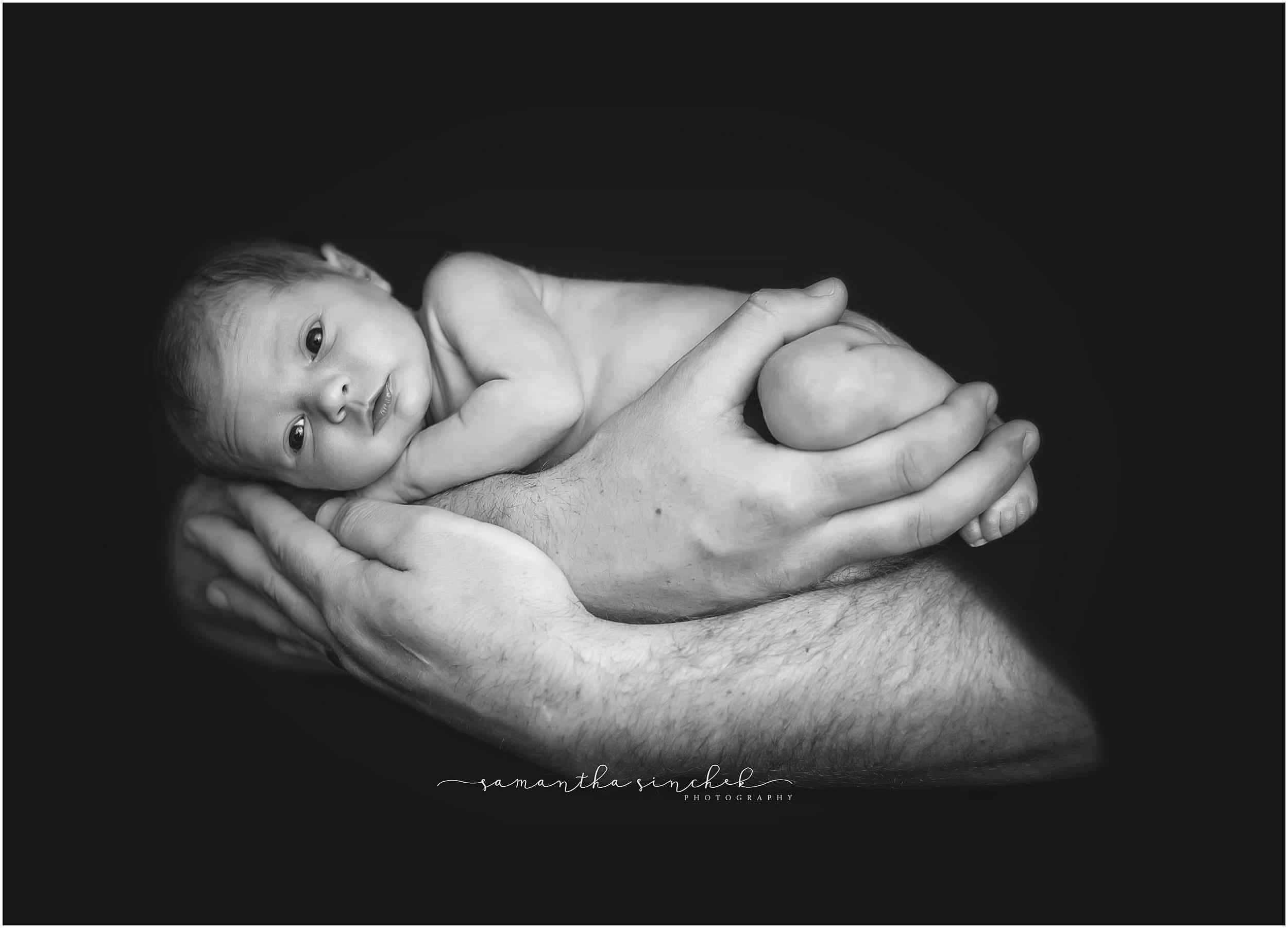newborn photographer in cincinnati samantha sinchek baby in dads arms