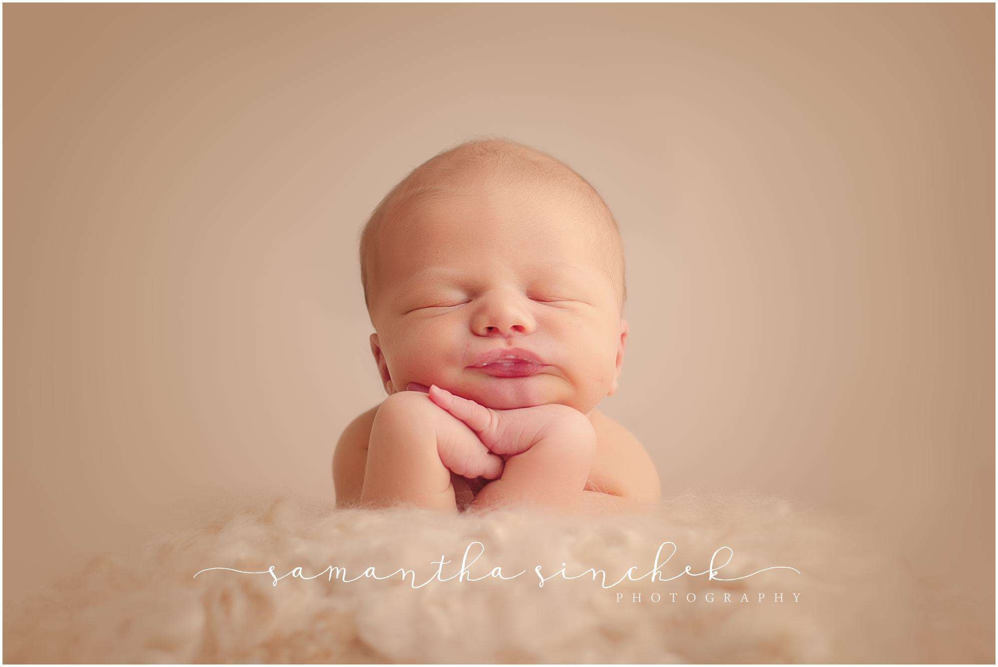 cincinnati best newborn photographer sinchek studio session with levi