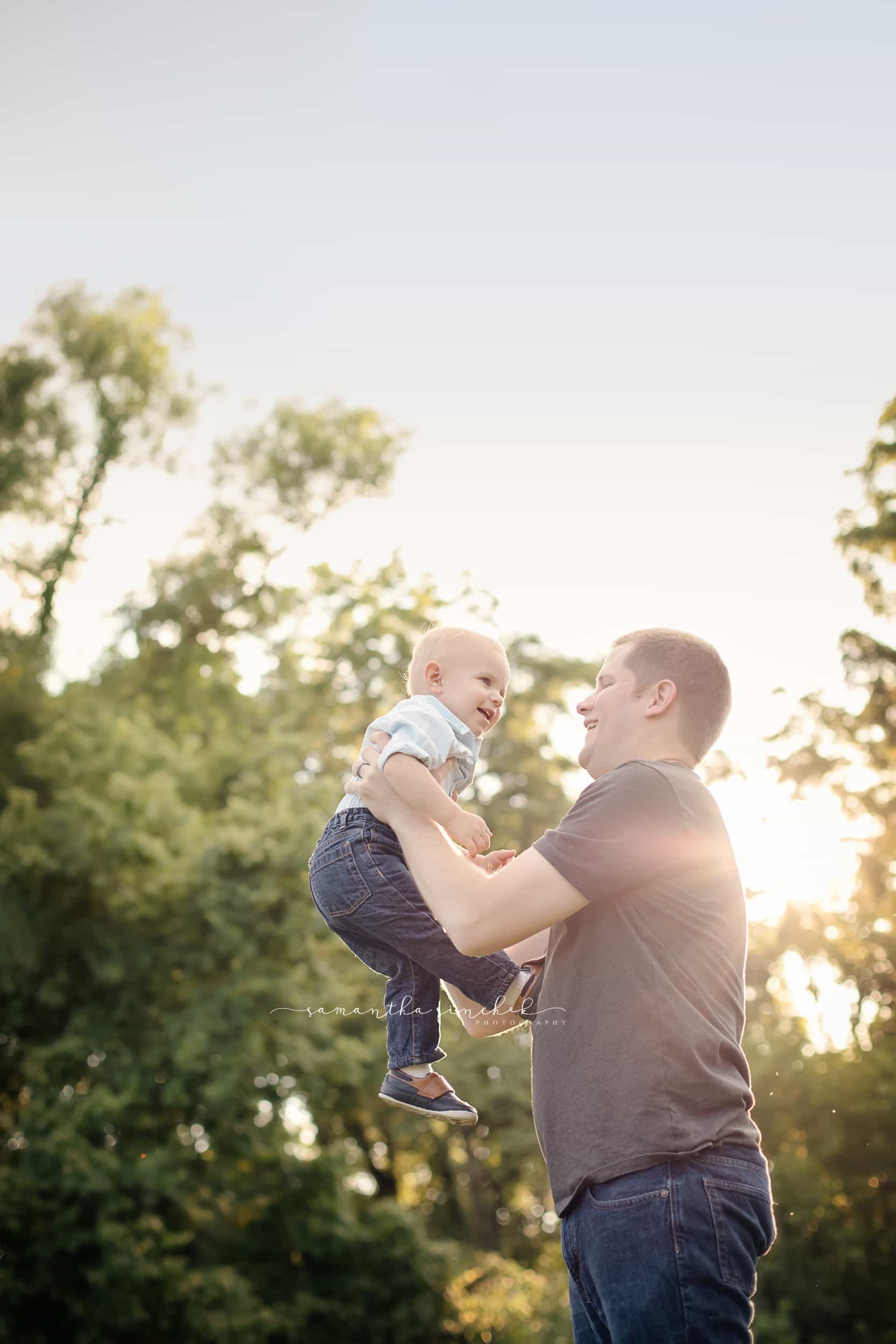 father play with son at sharon woods with samantha sinchek photography