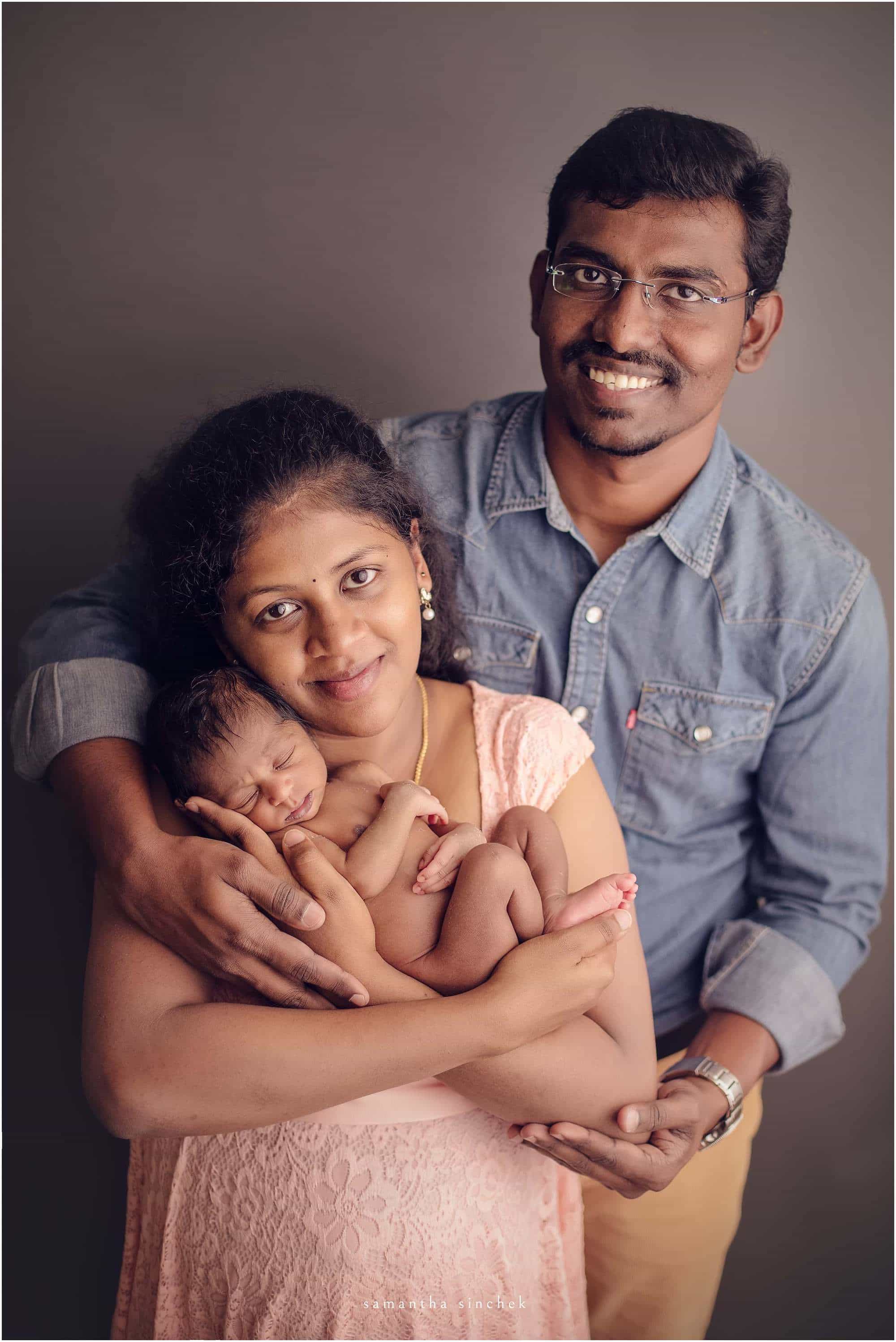 young family poses with newborn at samantha sinchek photography of cincinnati