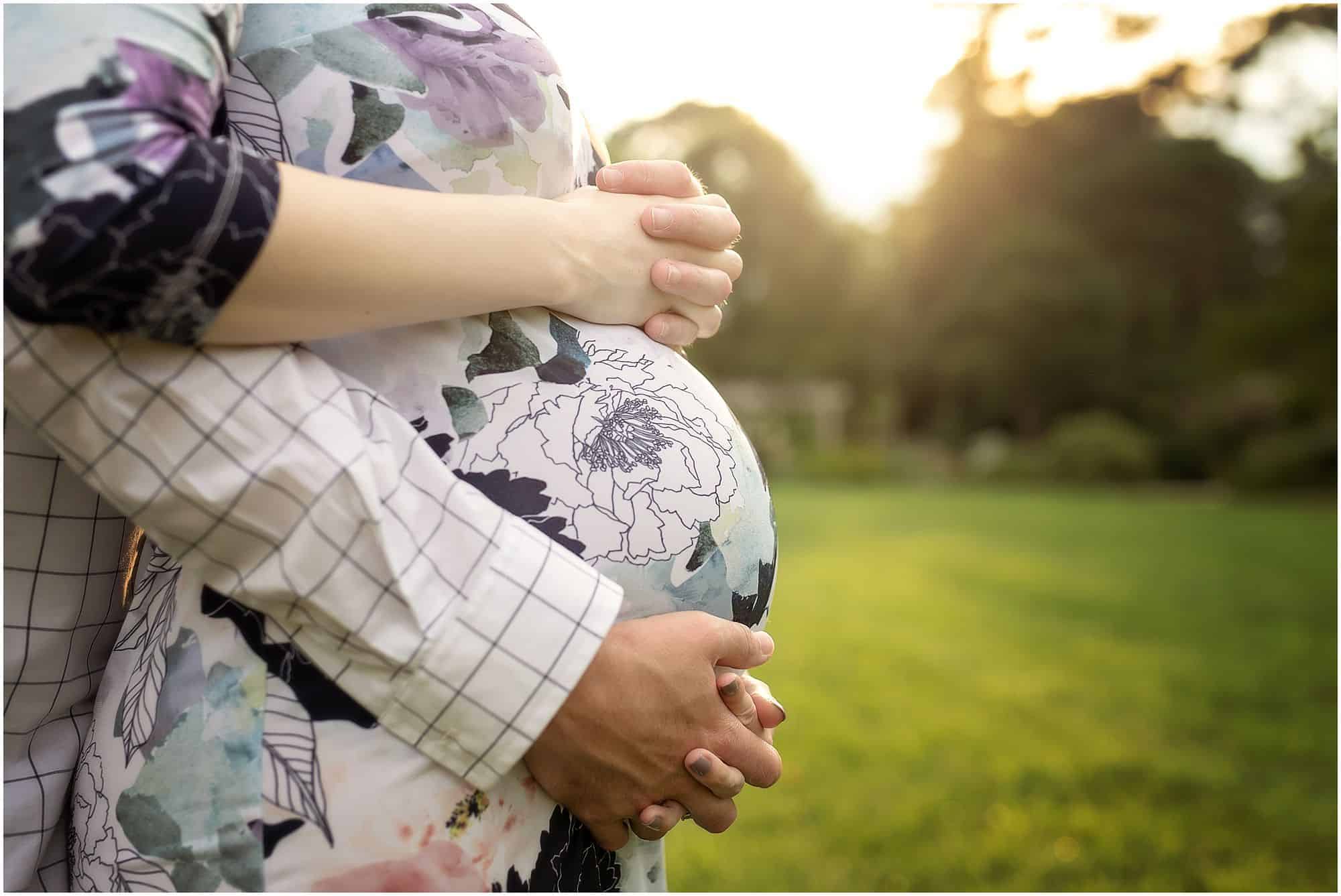 wrapping the belly in love maternity picture from Samantha Sinchek Photography of Cincinnati Ohio