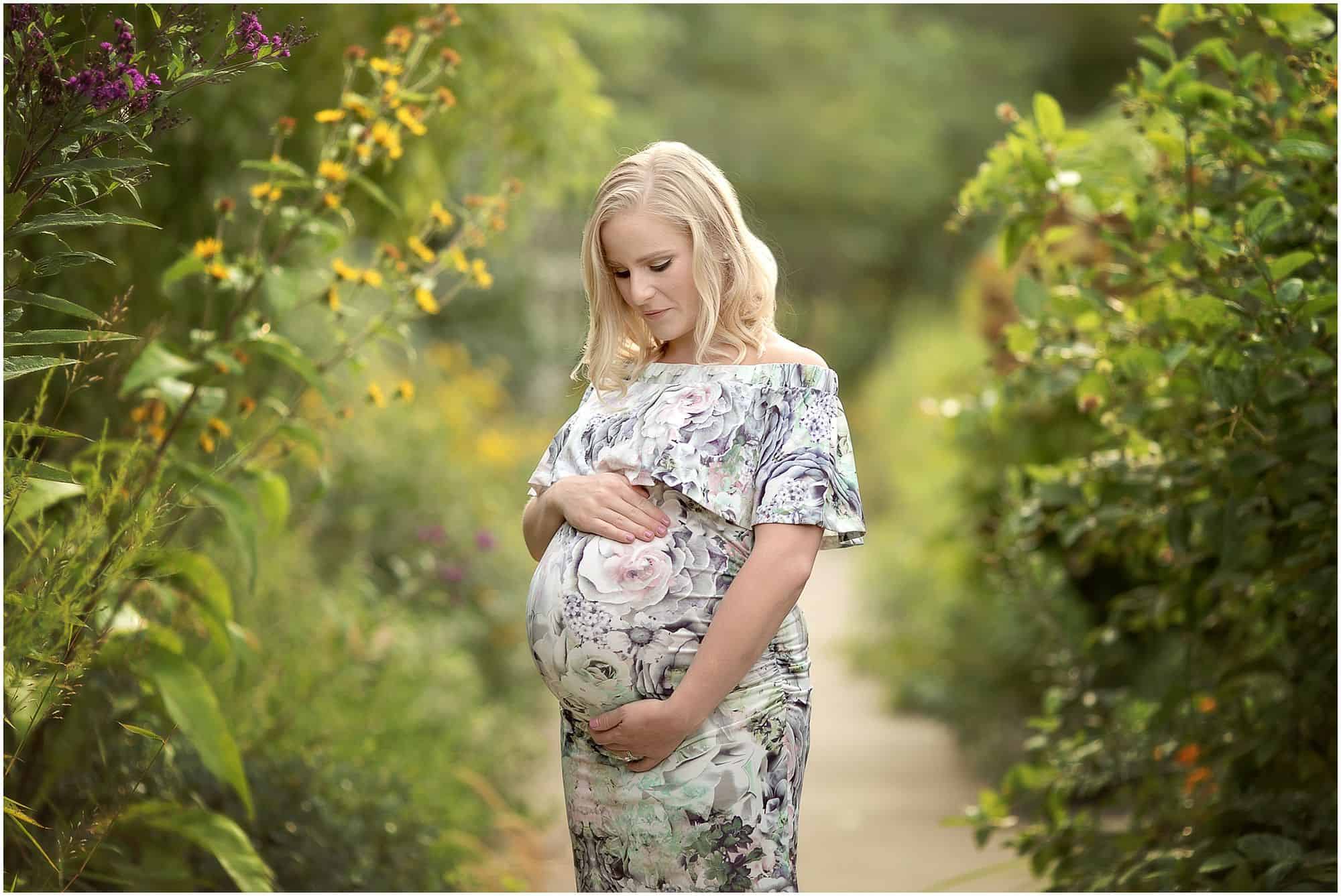 cincinnati maternity photographer at ault park with Samantha sinchek gorgeous sunset maternity pictures