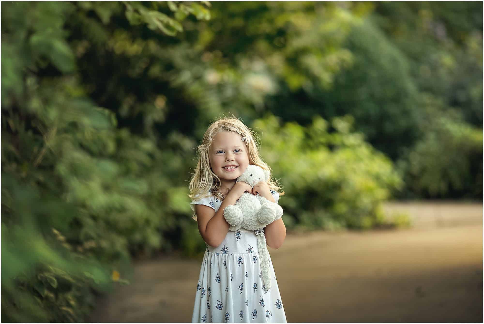 maternity photography at ault park in cincinnati Ohio with Samantha sinchek photography