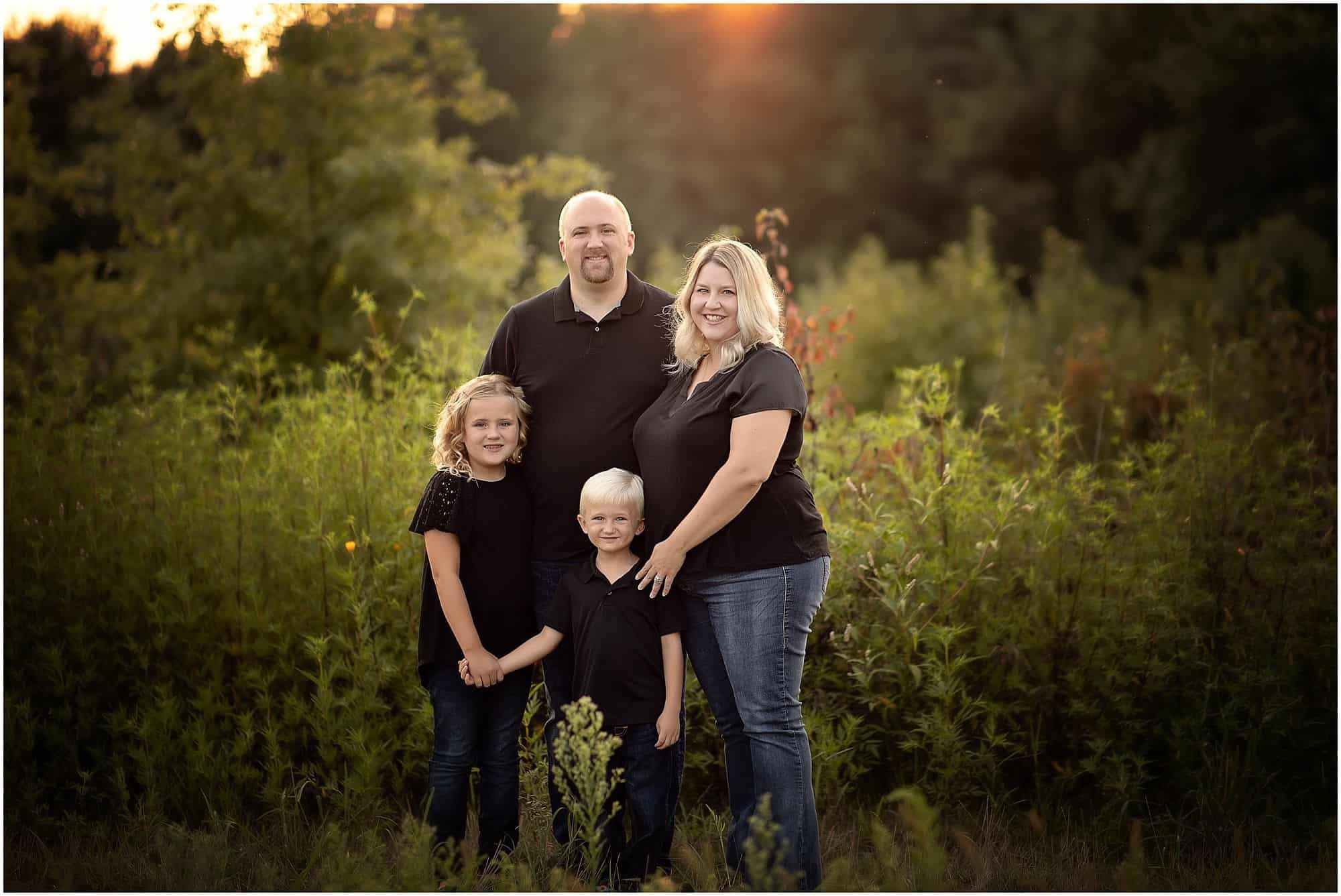 beautiful family session at summit park in blue ash, ohio with Samantha Sinchek photography