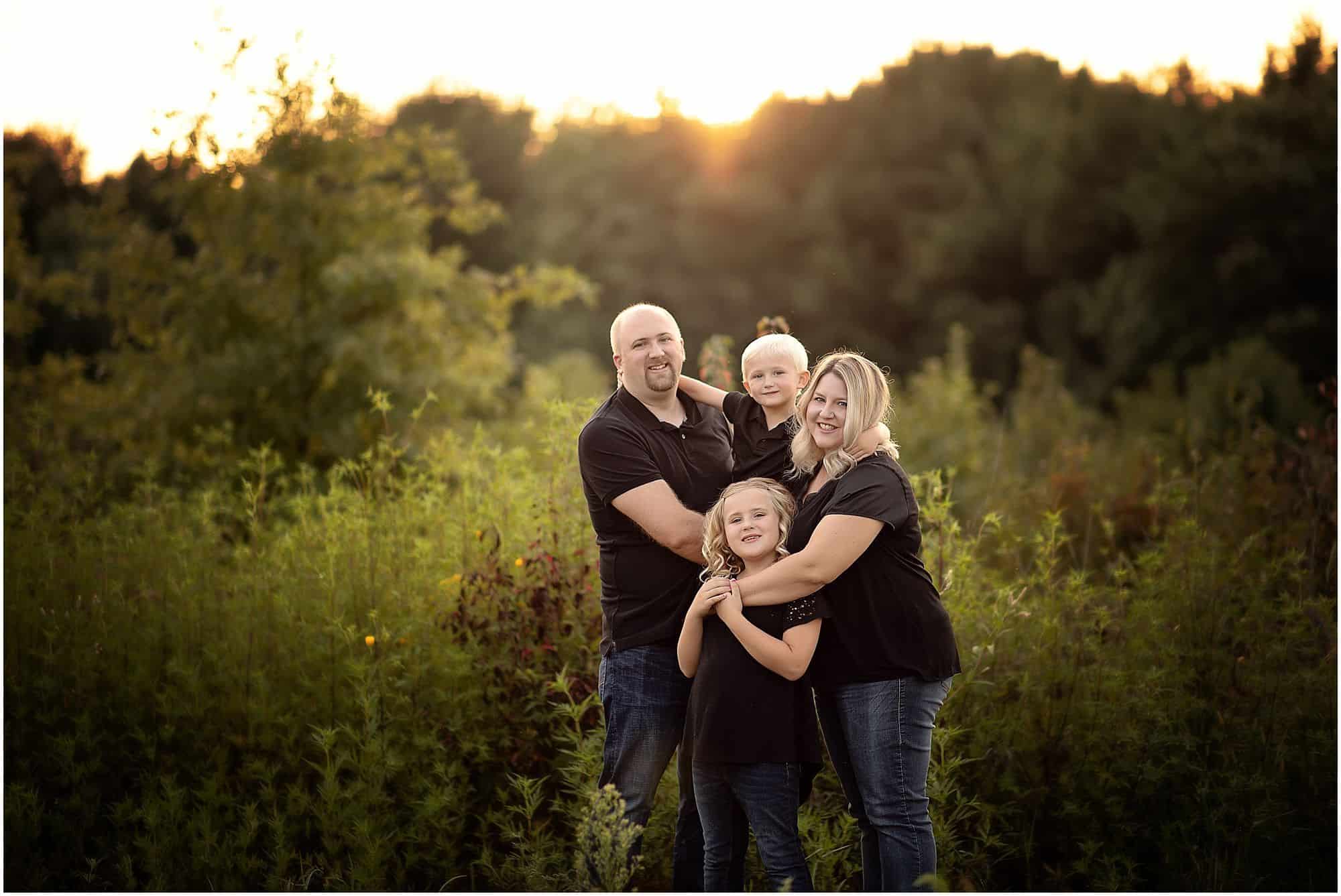 beautiful family session at summit park in blue ash, ohio with Samantha Sinchek photography