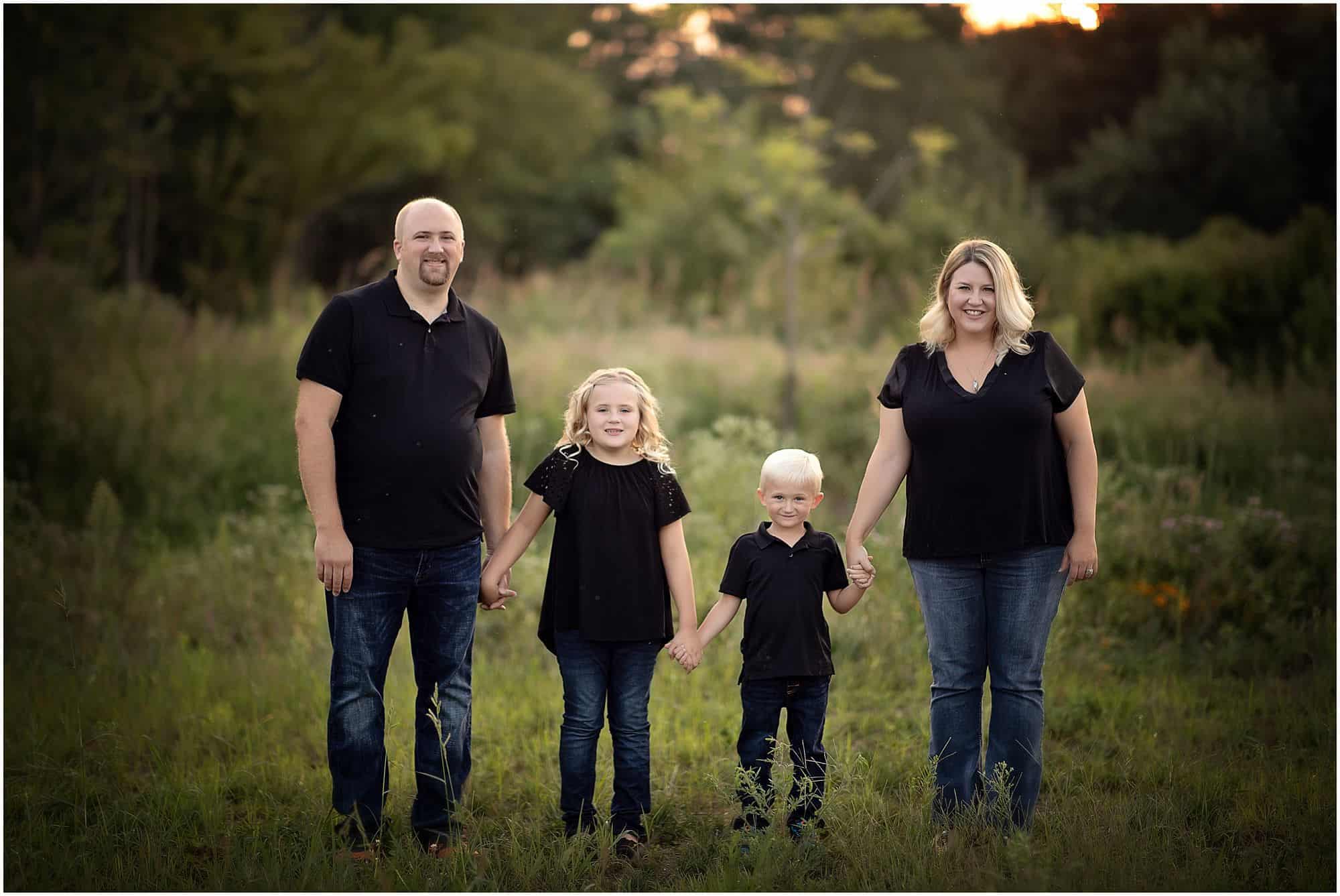 beautiful family session at summit park in blue ash, ohio with Samantha Sinchek photography