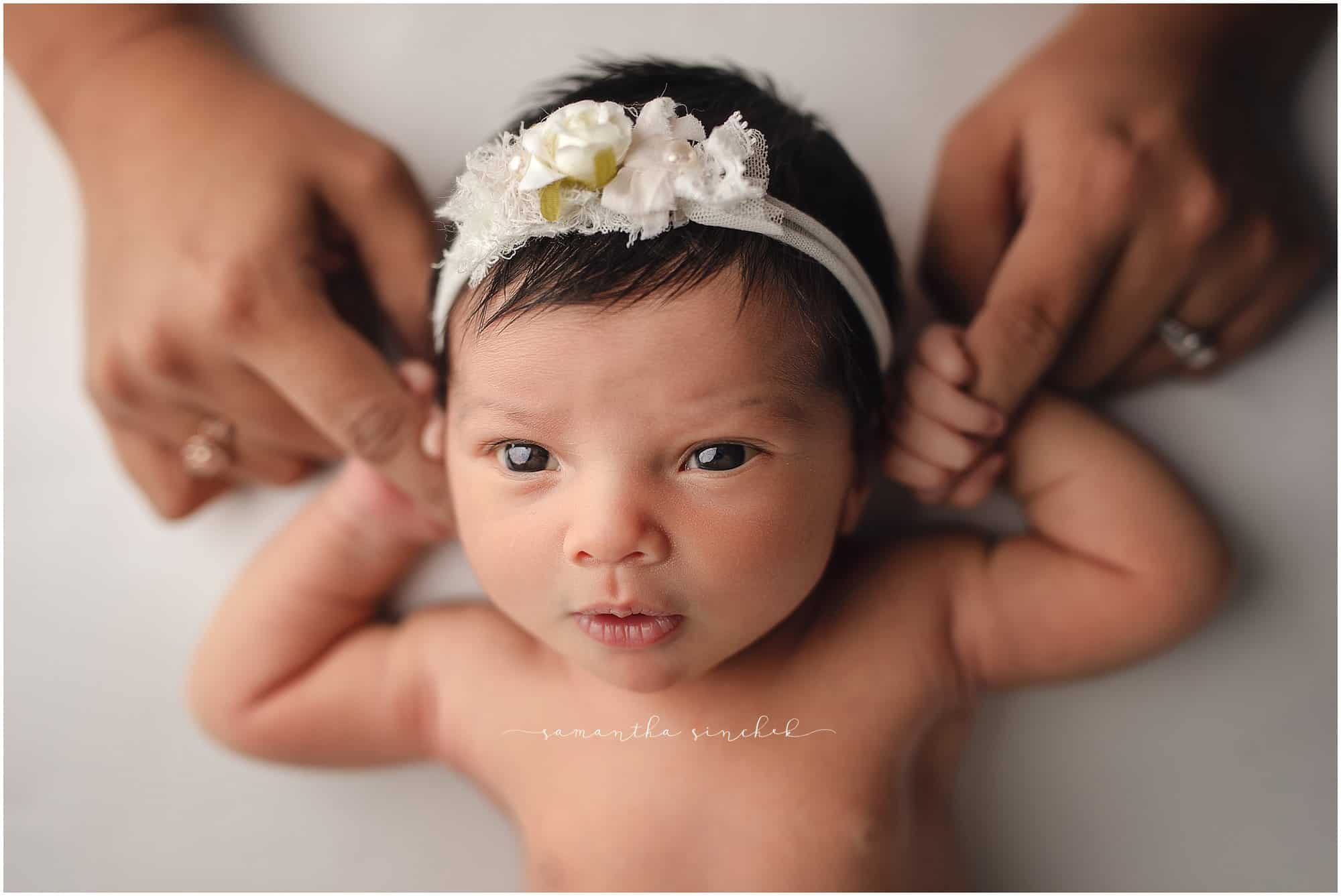 newborn baby girl holding parents hands at newborn pictures with Sinchek Photography of Cincinnati Ohio
