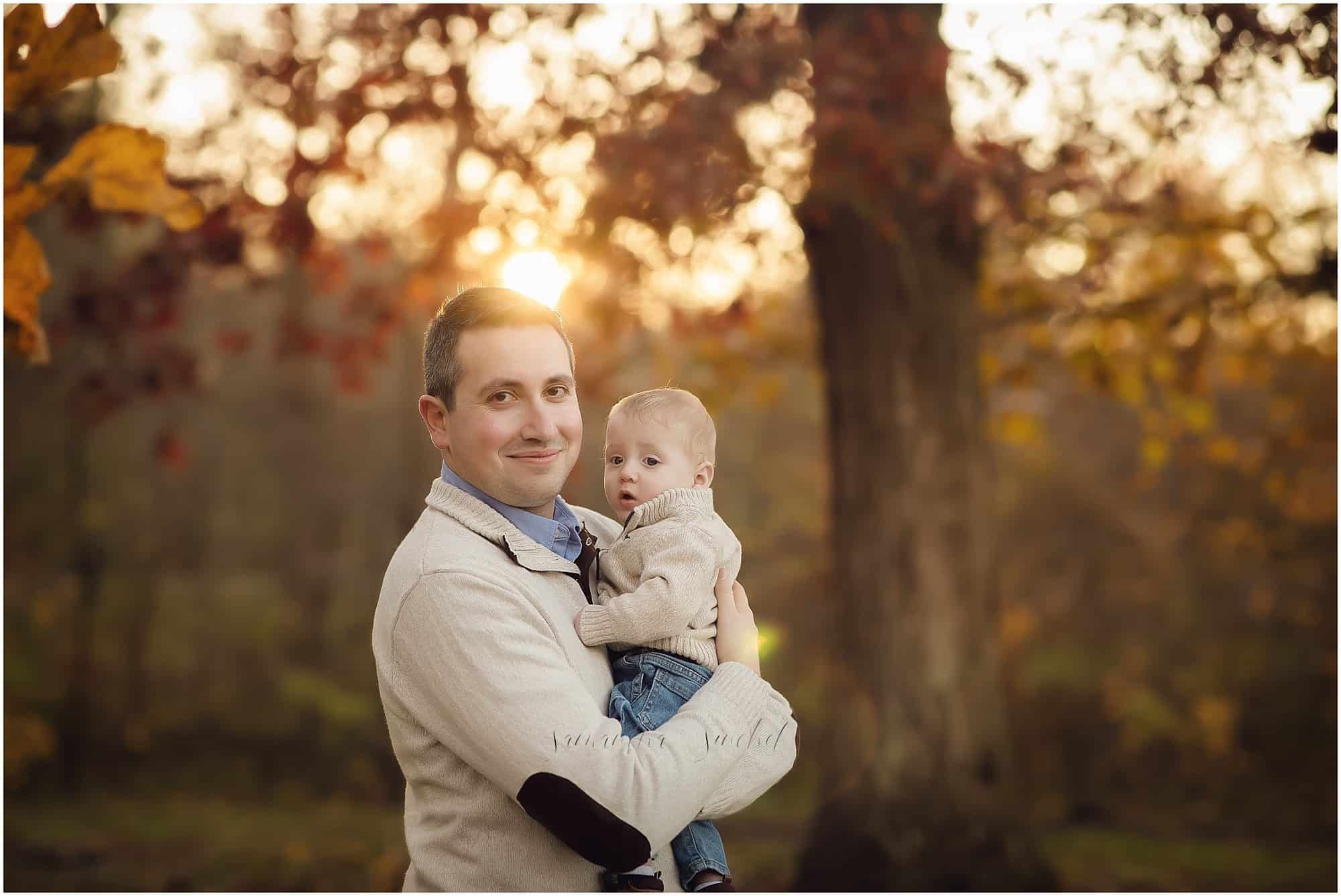 fall outdoor family session at Glenwood gardens with award winning Cincinnati Ohio photographer Samantha Sinchek
