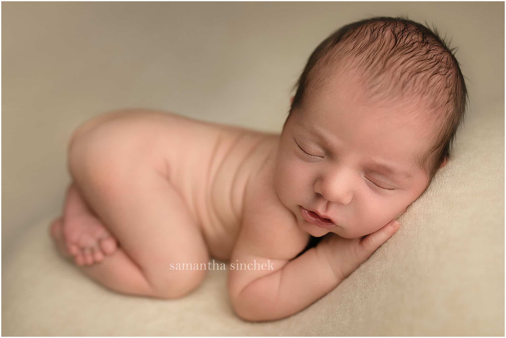 newborn sleeps with bum up at cincinnati newborn studio Samantha sinchek