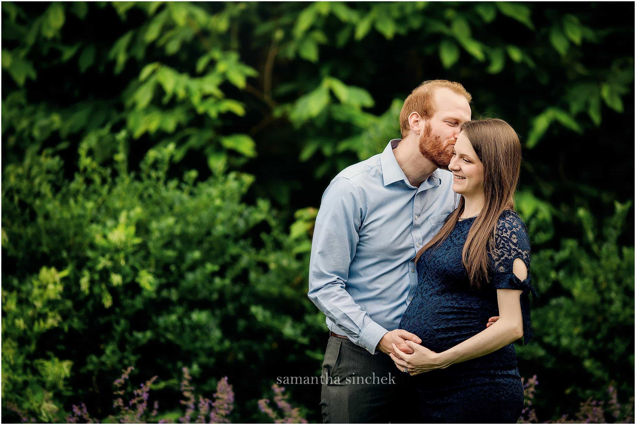father kisses mother on head while at maternity pictures with Samantha Sinchek photography of Cincinnati Ohio