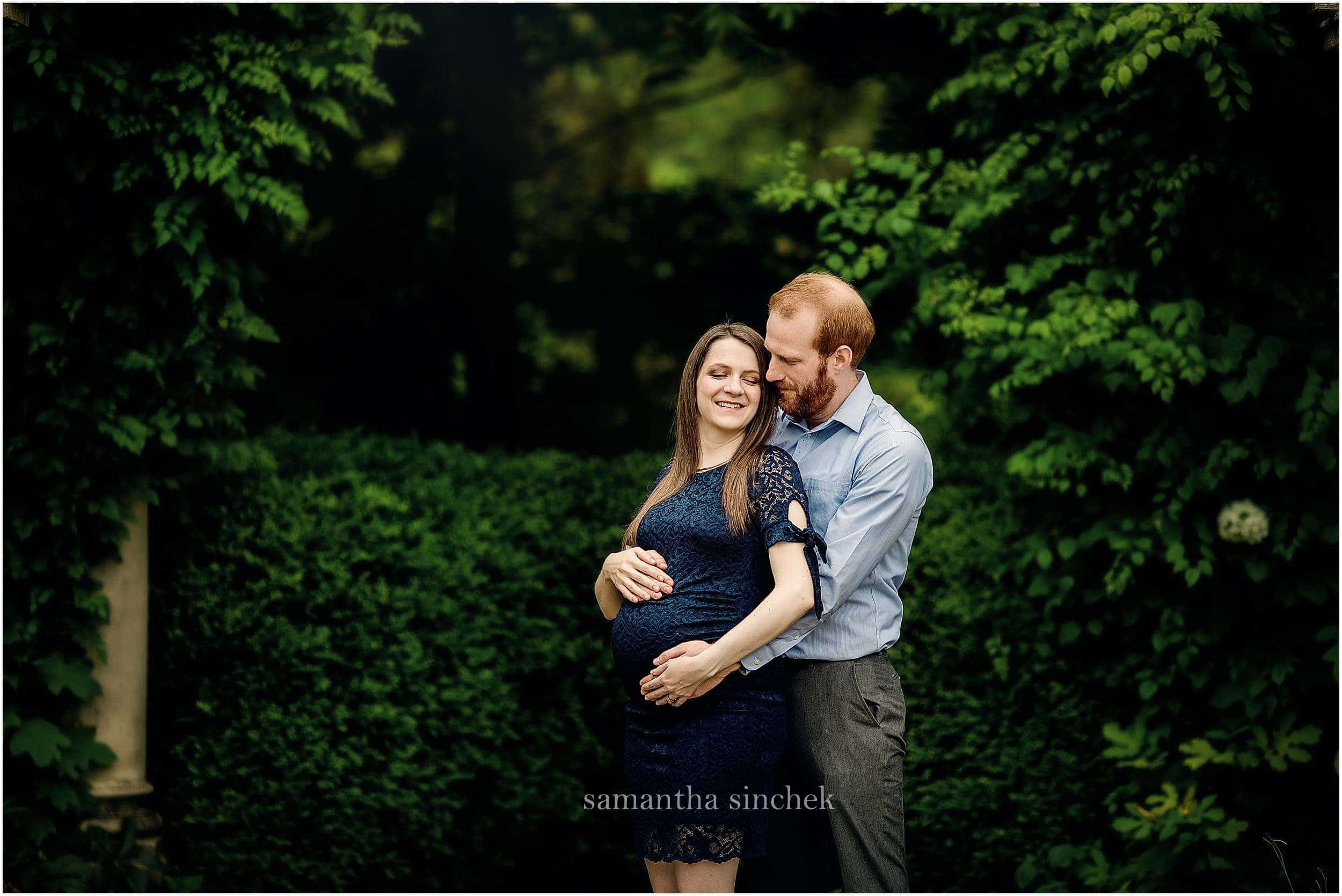 maternity pictures at Ault Park in Cincinnati Ohio