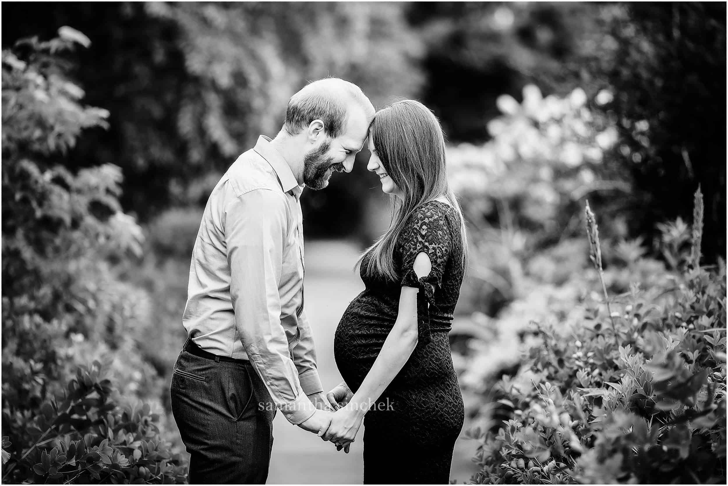 maternity pictures at Ault Park in Cincinnati Ohio