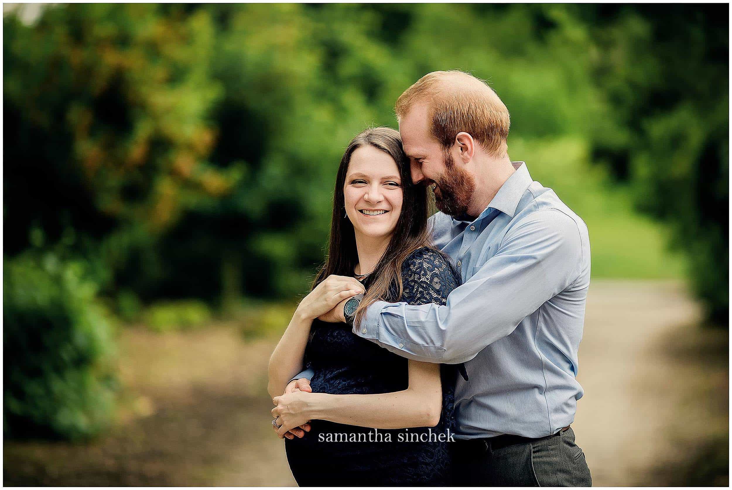 maternity pictures at Ault Park in Cincinnati Ohio