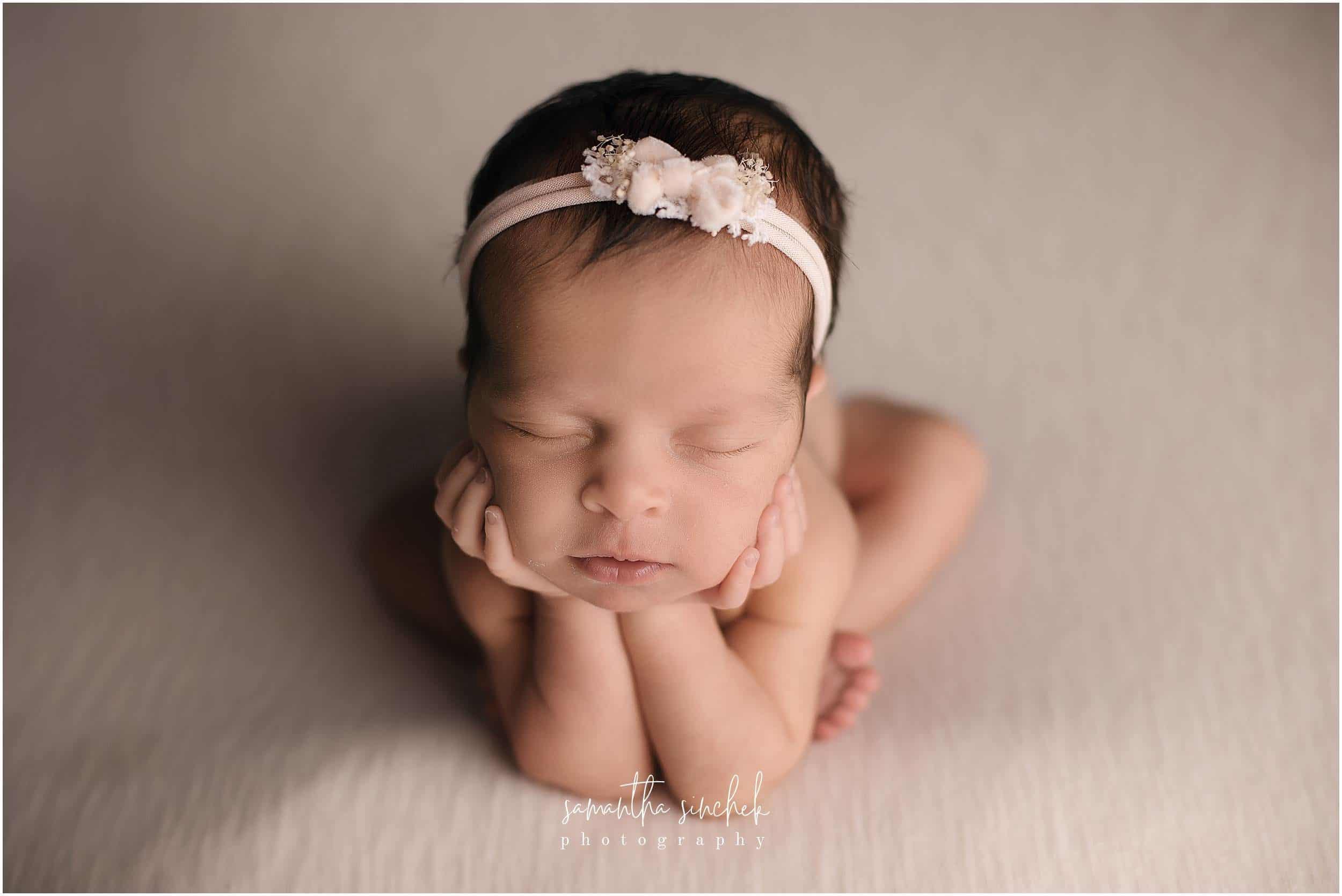 froggy pose with cincinnati newborn photographer Samantha sinchek