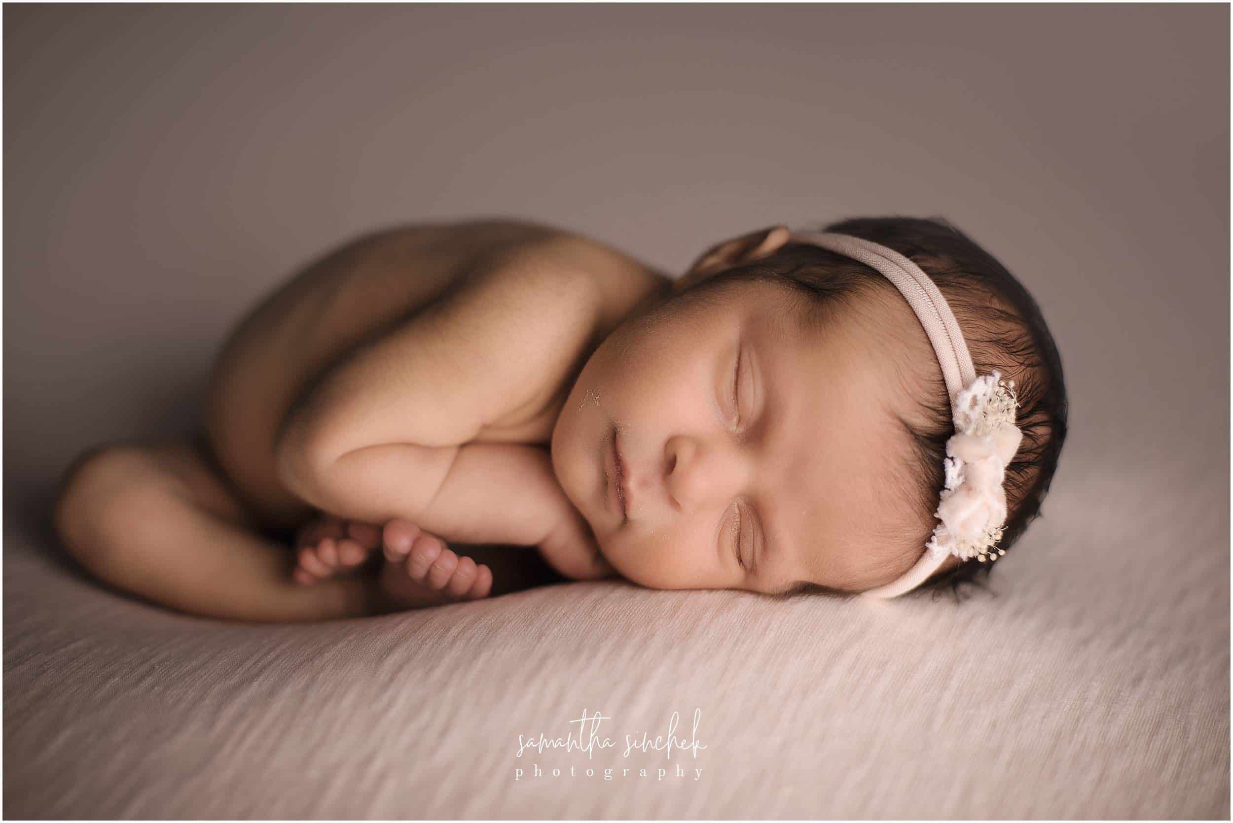 womb pose of cincinnati newborn