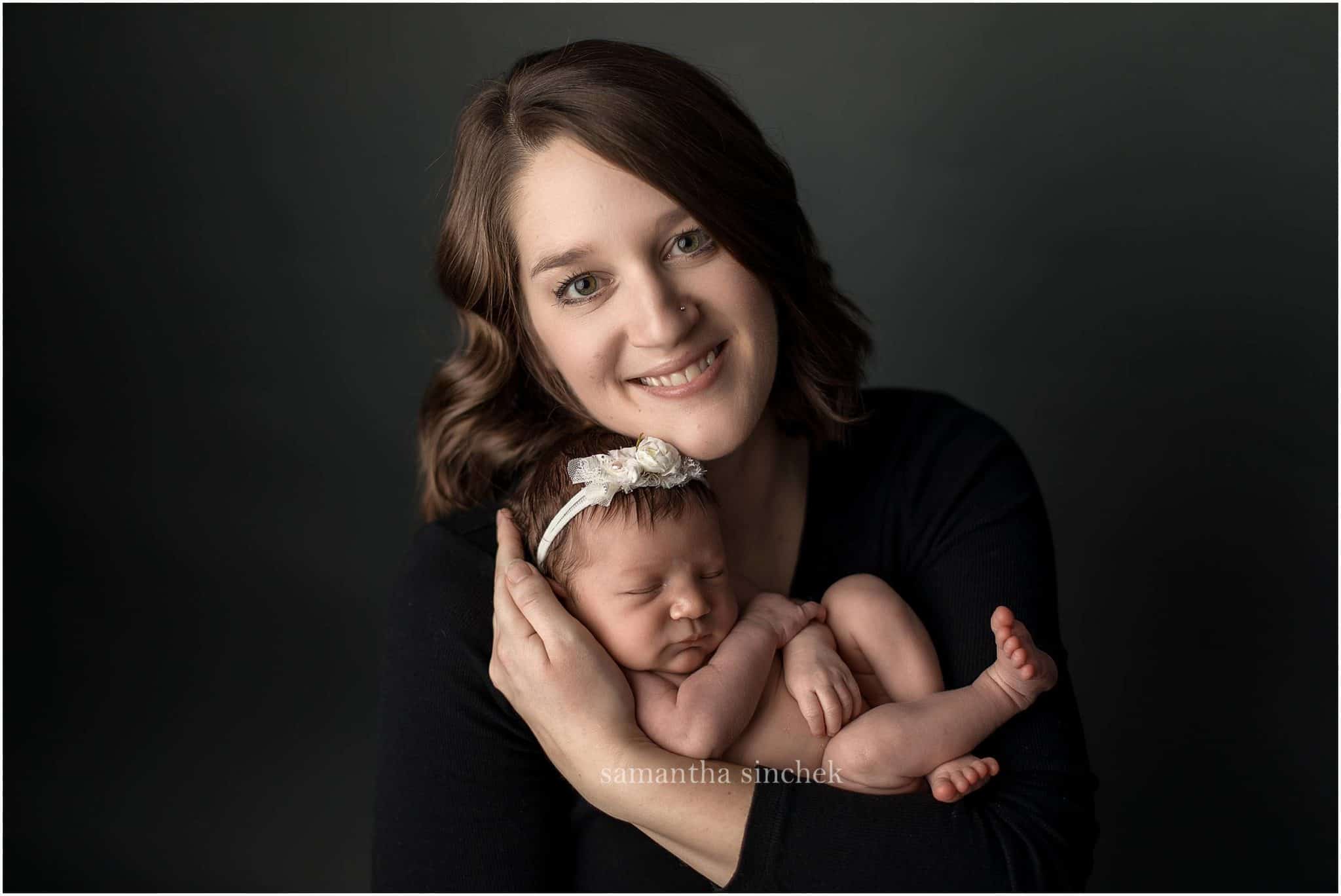 family photo at cincinnati newborn photographer Samantha sinchek