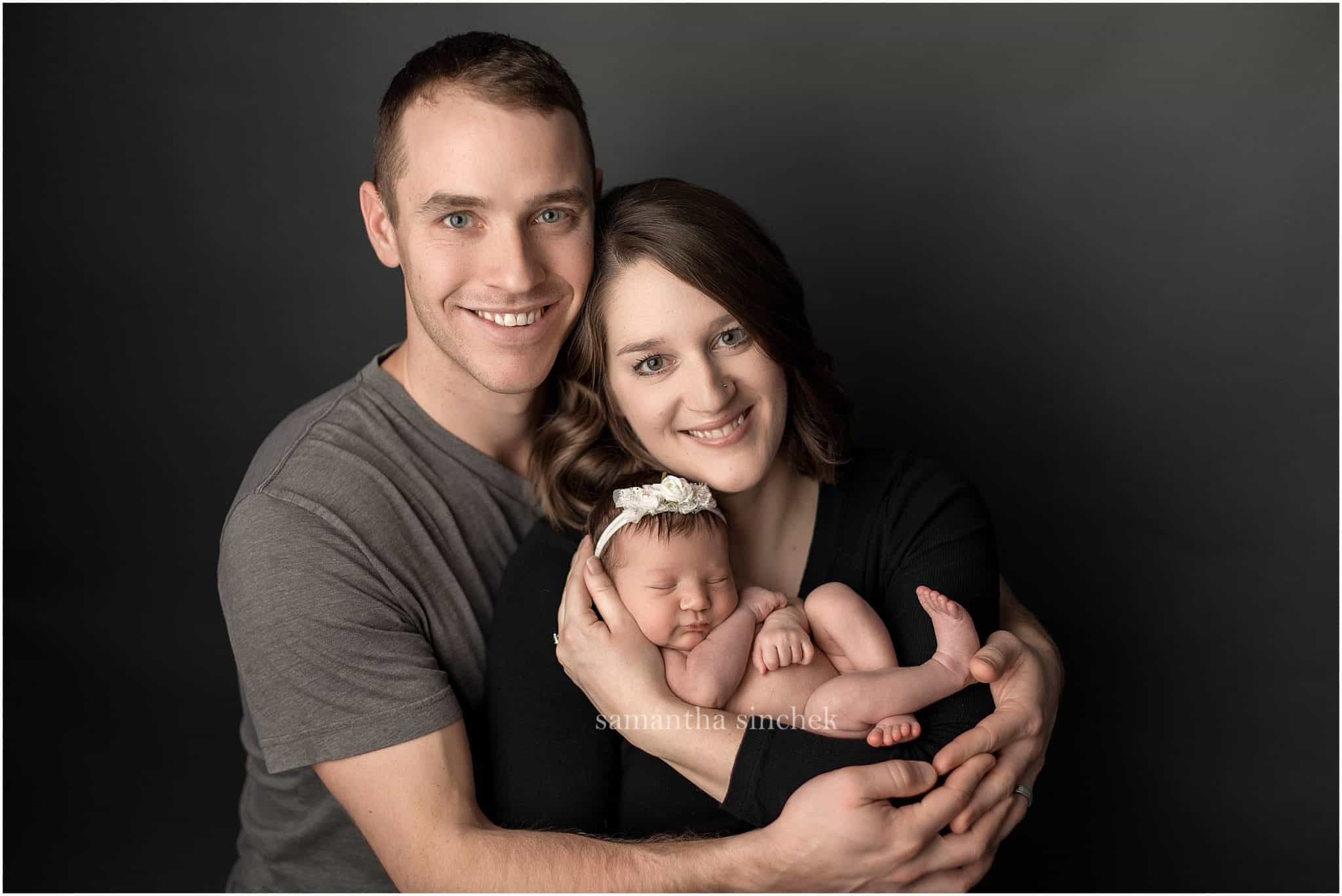 family photo at cincinnati newborn photographer Samantha sinchek