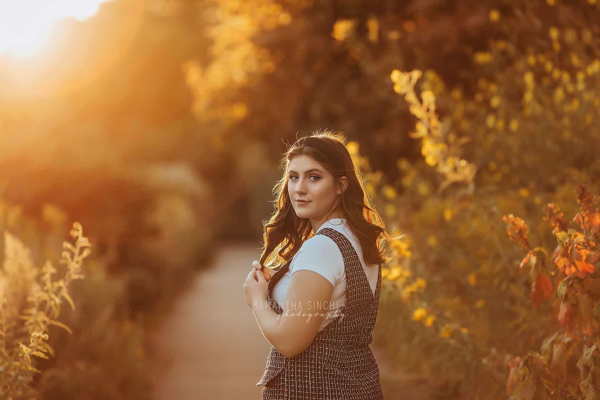 gorgeous high school senior at Ault Park cincinnati ohio with top senior photographer Samantha Sinchek