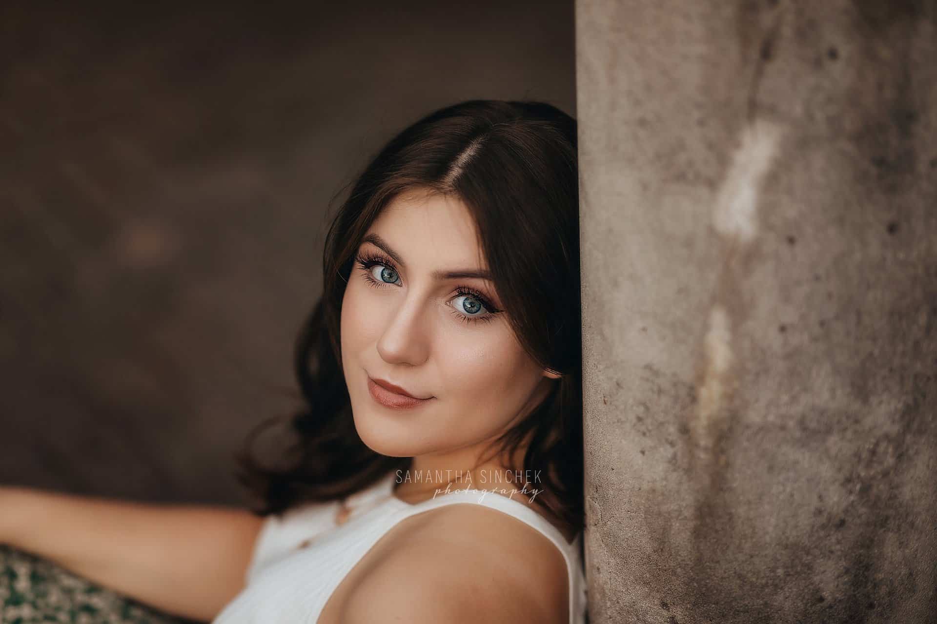 gorgeous high school senior at Ault Park cincinnati ohio with top senior photographer Samantha Sinchek