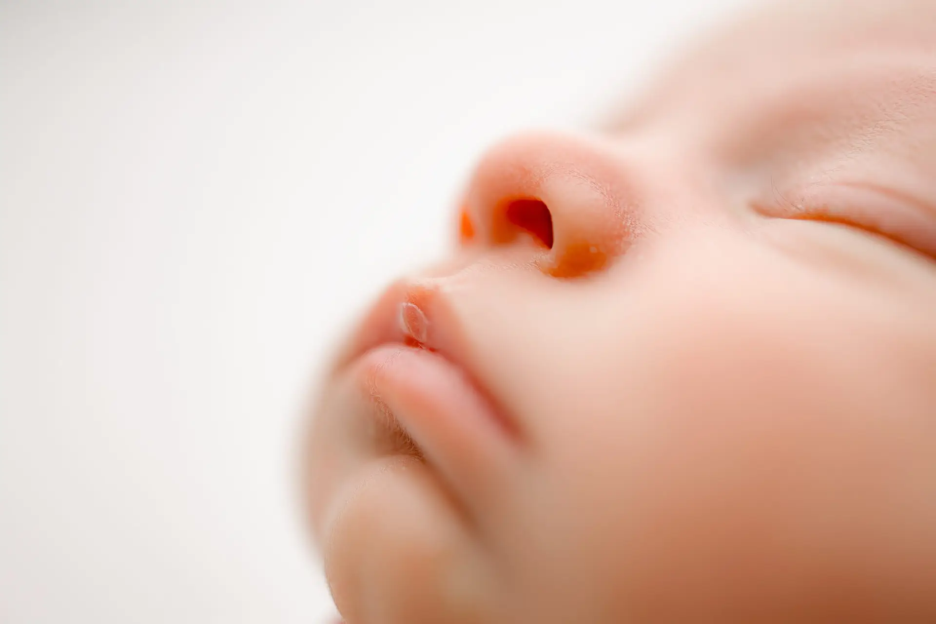 macro image of newborn lips at pictures with samantha sinchek photography of cincinnati ohio